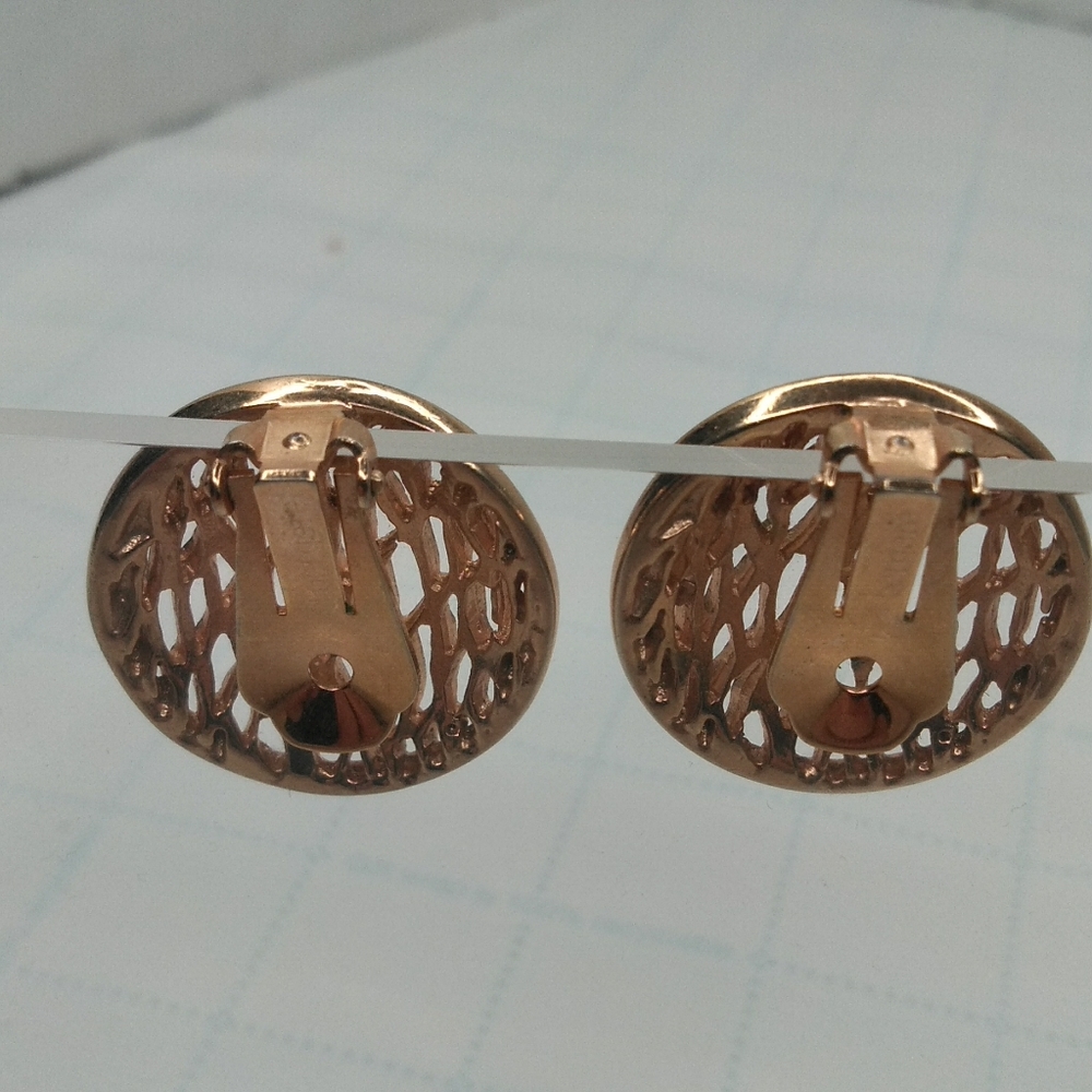 VTG Bergere Gold Open Work Clip On Earrings - Picture 3 of 5